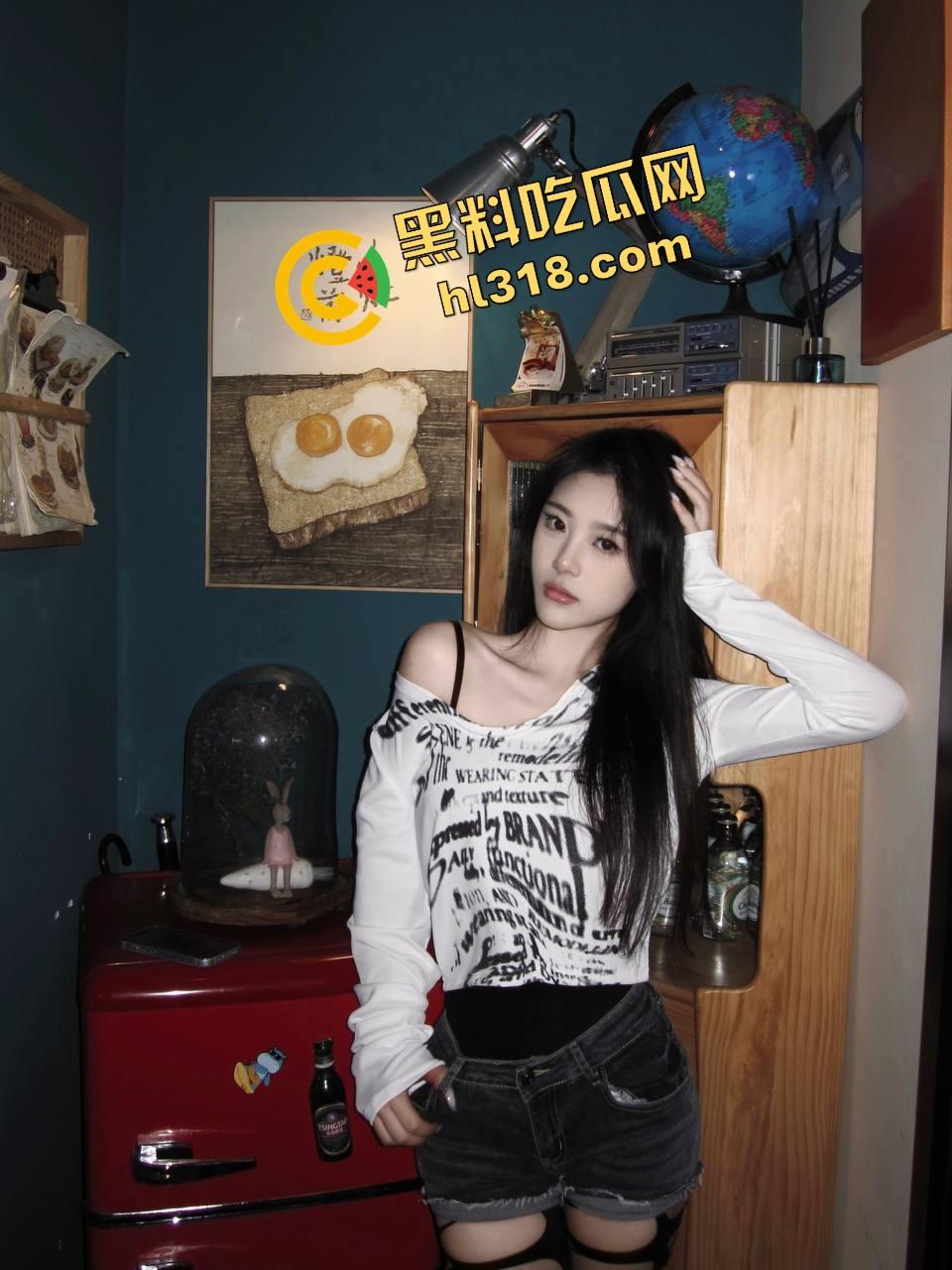 健身房光头大哥化身海鲜大师，深夜专场舔鲍如品刺身，身板硬朗手法老道，女学员都被他舔到腿软！-1