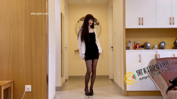 B站【热香槟】高价定制 露脸裸舞视频  和发在B站穿衣版   形成反差对比-1