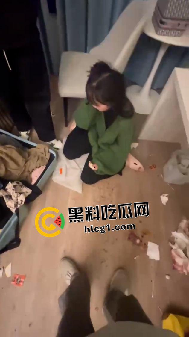 河南精神小伙逼自己女朋友做鸡 拳打脚踢还上电棍 现场视频流出-4