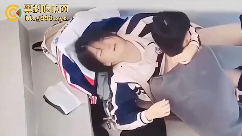 保定学院李梦茹与男友楼道啪啪被偷拍 深情舌吻 脱裤抠穴 年轻就是好啊-5