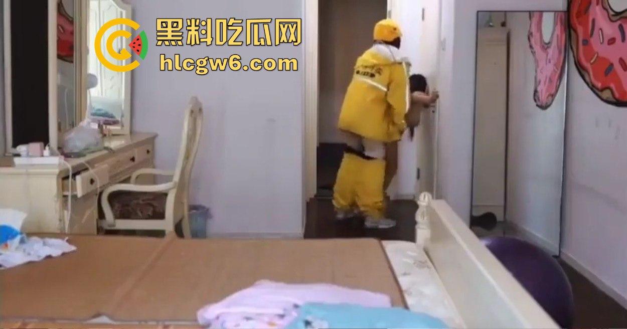 美团宣传片送炮小哥出新高度，剧情堪比三级片，男主日完逼拔屌无情跑得比外卖还快，裤子穿好全程不带犹豫！-6